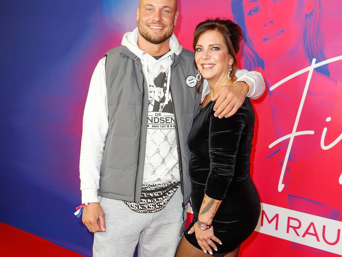 Eric Sindermann und Daniela Büchner kommen zur Premier der SAT. 1-Show „Helene Fischer - Ein Abend im Rausch“ im Delphi Filmpalast.