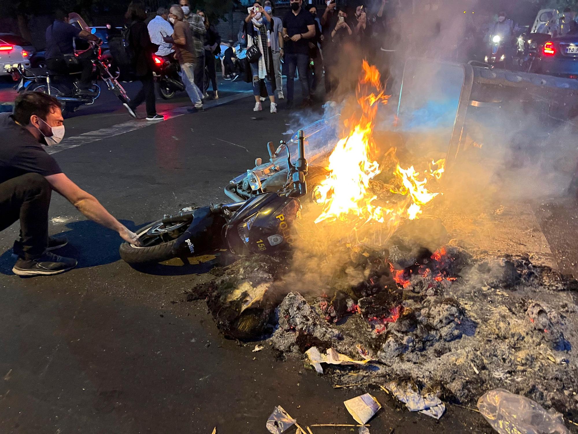 Nach dem gewaltsamen Tod von Mahsa Amini kam es in der Nacht zum Dienstag (20. September 2022) erneut zu heftigen Unruhen im Iran.