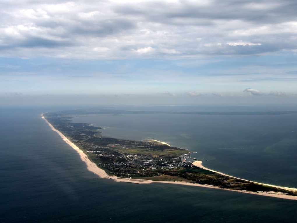 Die Luftaufnahme zeigt die Südspitze der Nordsee-Insel Sylt, aufgenommen am 27. Mai 2014.