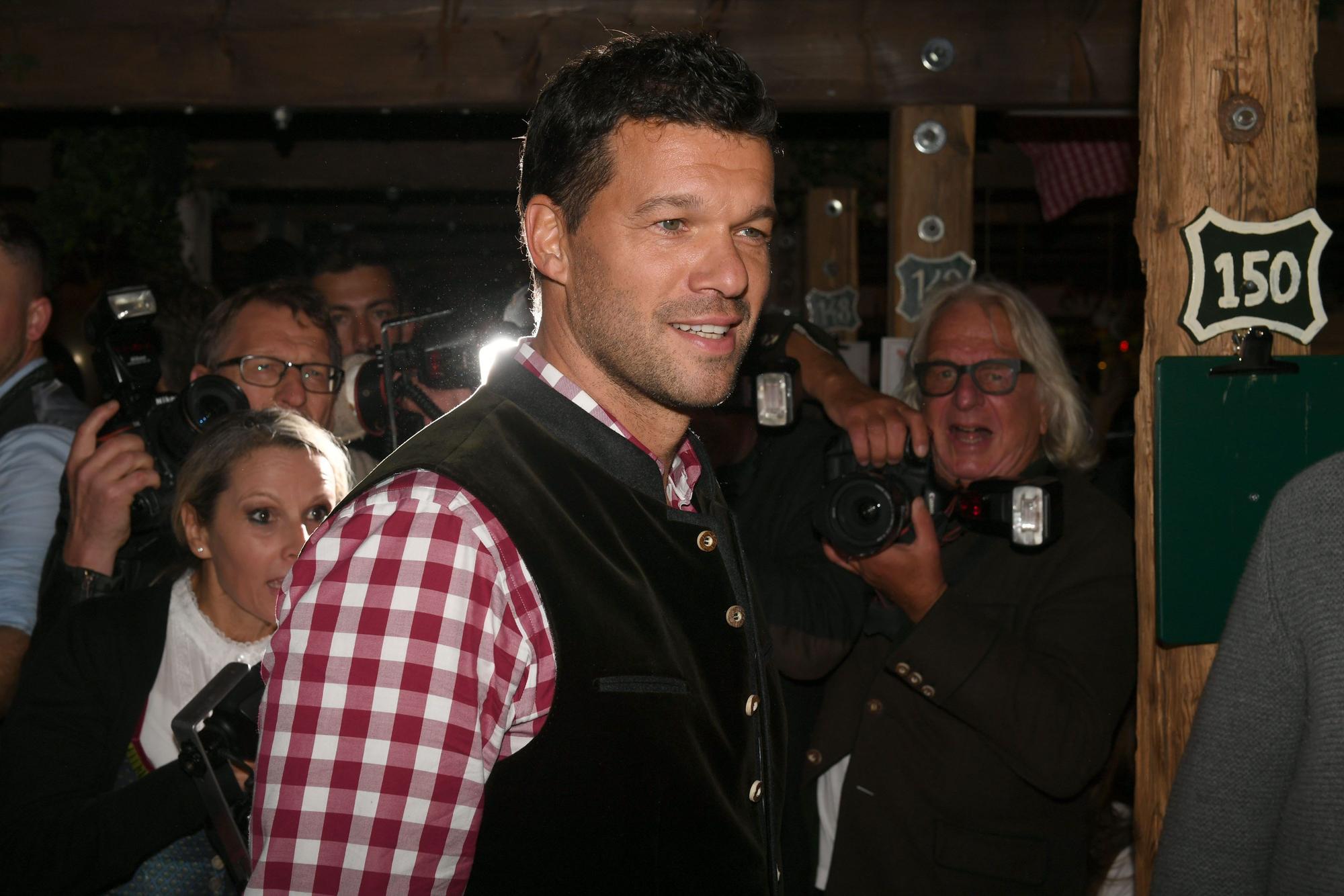 Michael Ballack in Trachten auf dem Oktoberfest.