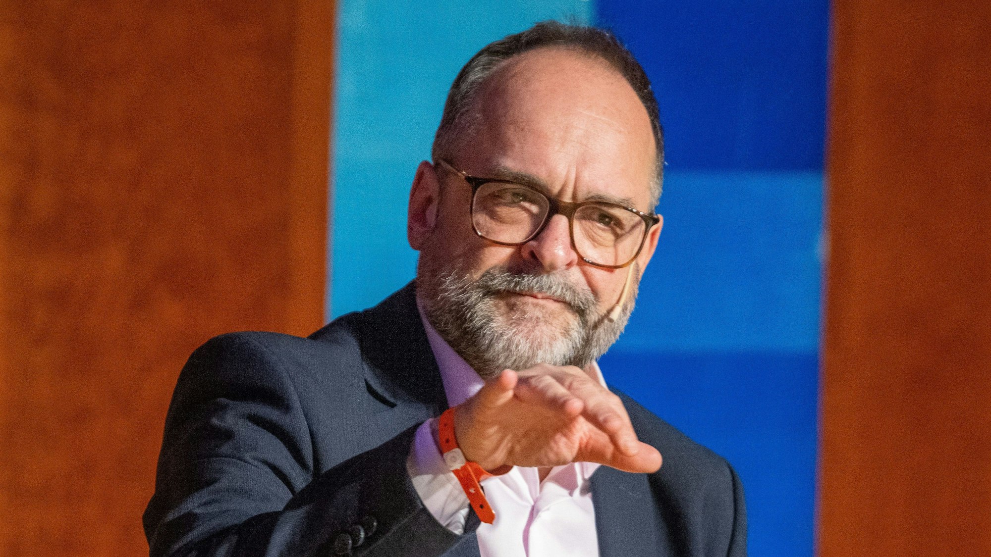 Beim Bodensee Business Forum (BBF) diskutiert Wenzel Michalski, Direktor der Human Rights Watch Germany, über die Fußball-WM.