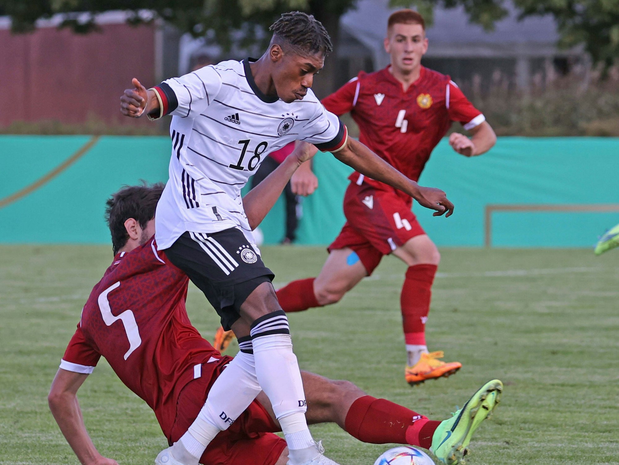 Justin Diehl im Zweikampf