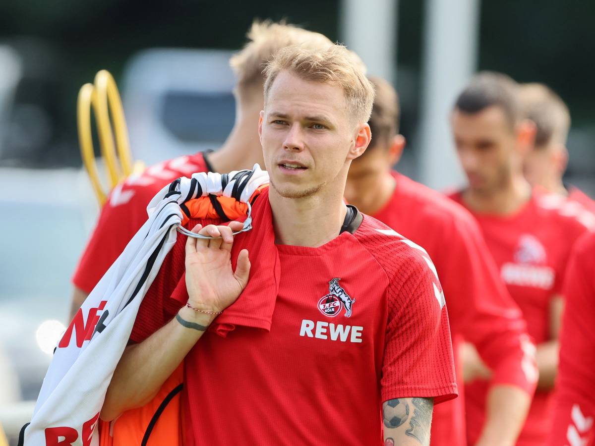 Ondrej Duda trägt Leibchen.
