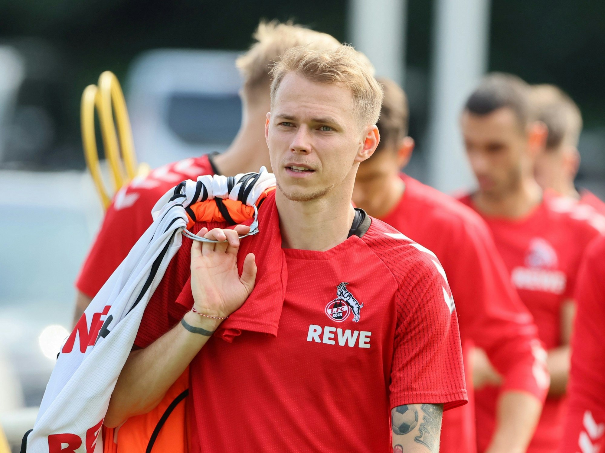 Ondrej Duda trägt Leibchen.