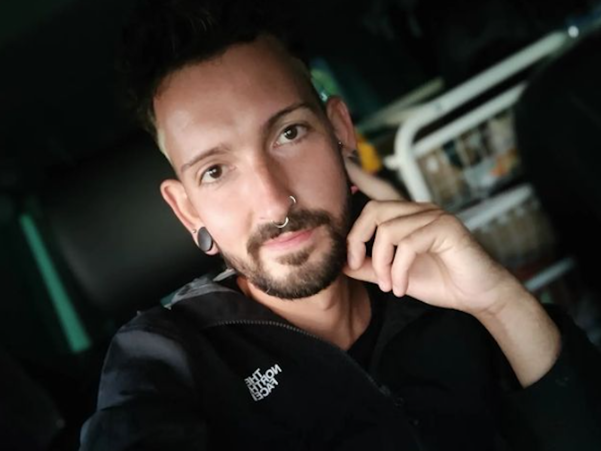 „Bares für Rares“-Händler Fabian Kahl, hier auf einem Instagram-Selfie vom September 2022, zeigt sich freizügig auf seinem Instagram-Profil.
