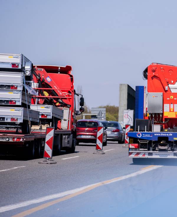 Die Sperrung muss wegen Arbeiten an einer Brücke durchgeführt werden. Unser Foto zeigt Brückenüberprüfungen an der A43.