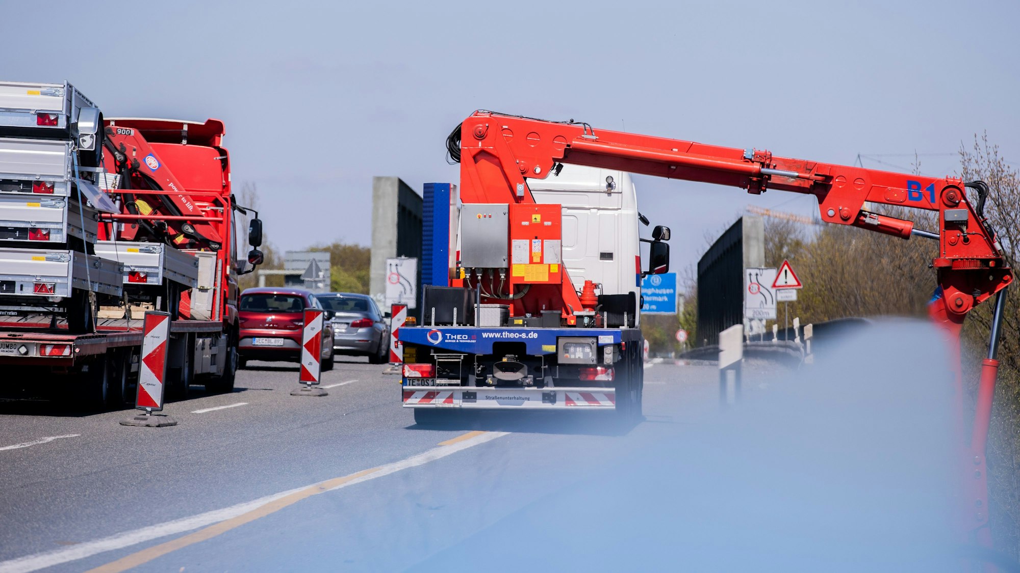 Die Sperrung muss wegen Arbeiten an einer Brücke durchgeführt werden. Unser Foto zeigt Brückenüberprüfungen an der A43.