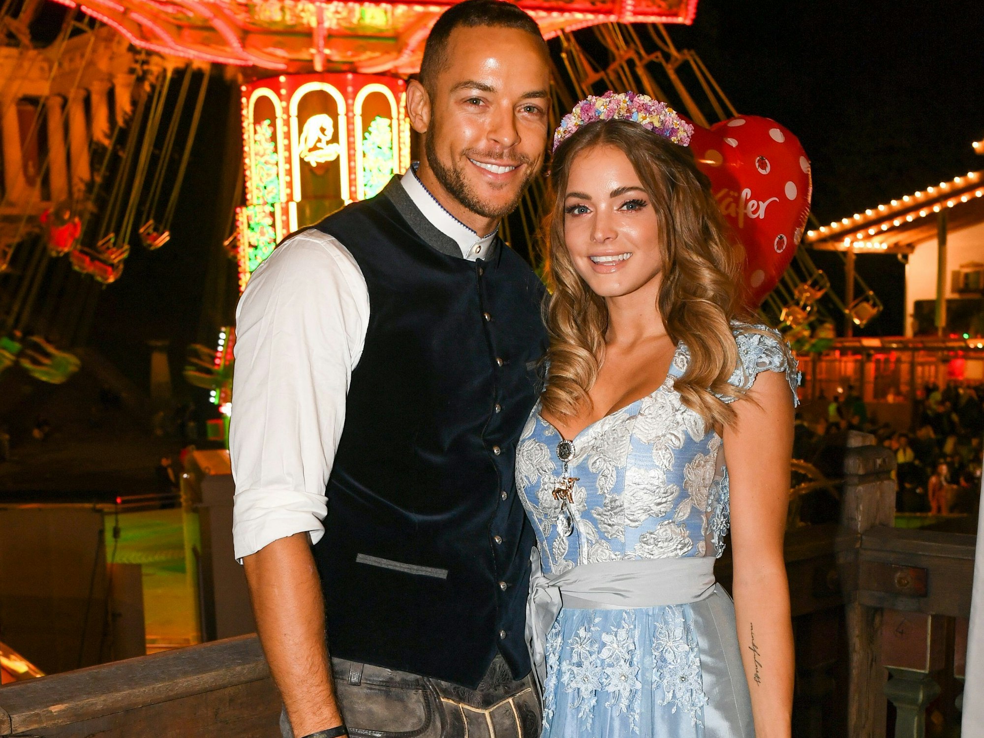 Schwer verliebt: Andrej Mangold und seine Freundin Annika Jung auf dem Oktoberfest 2022 in München.