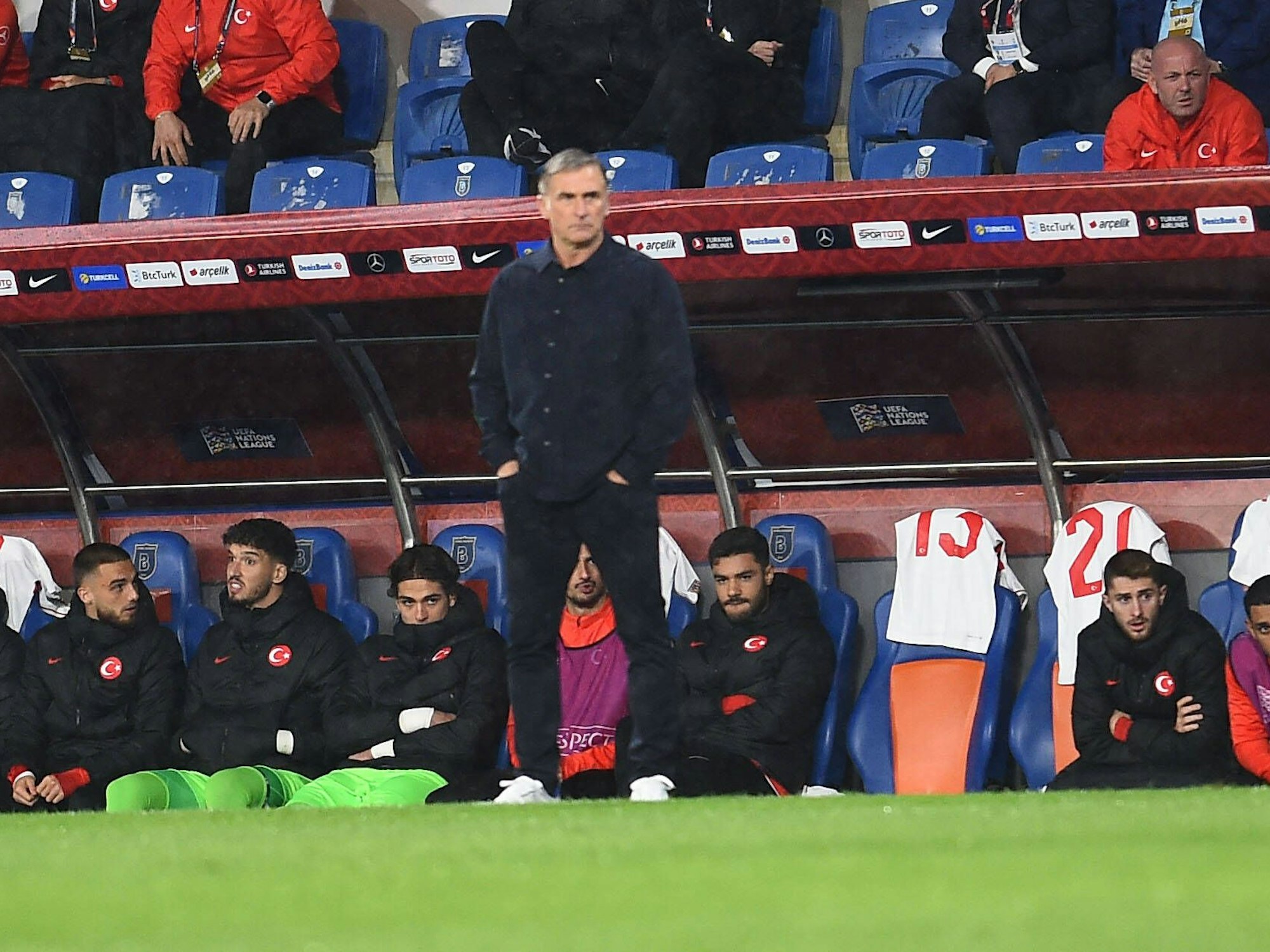 Stefan Kuntz, Nationaltrainer der Türkei, an der Seitenlinie.