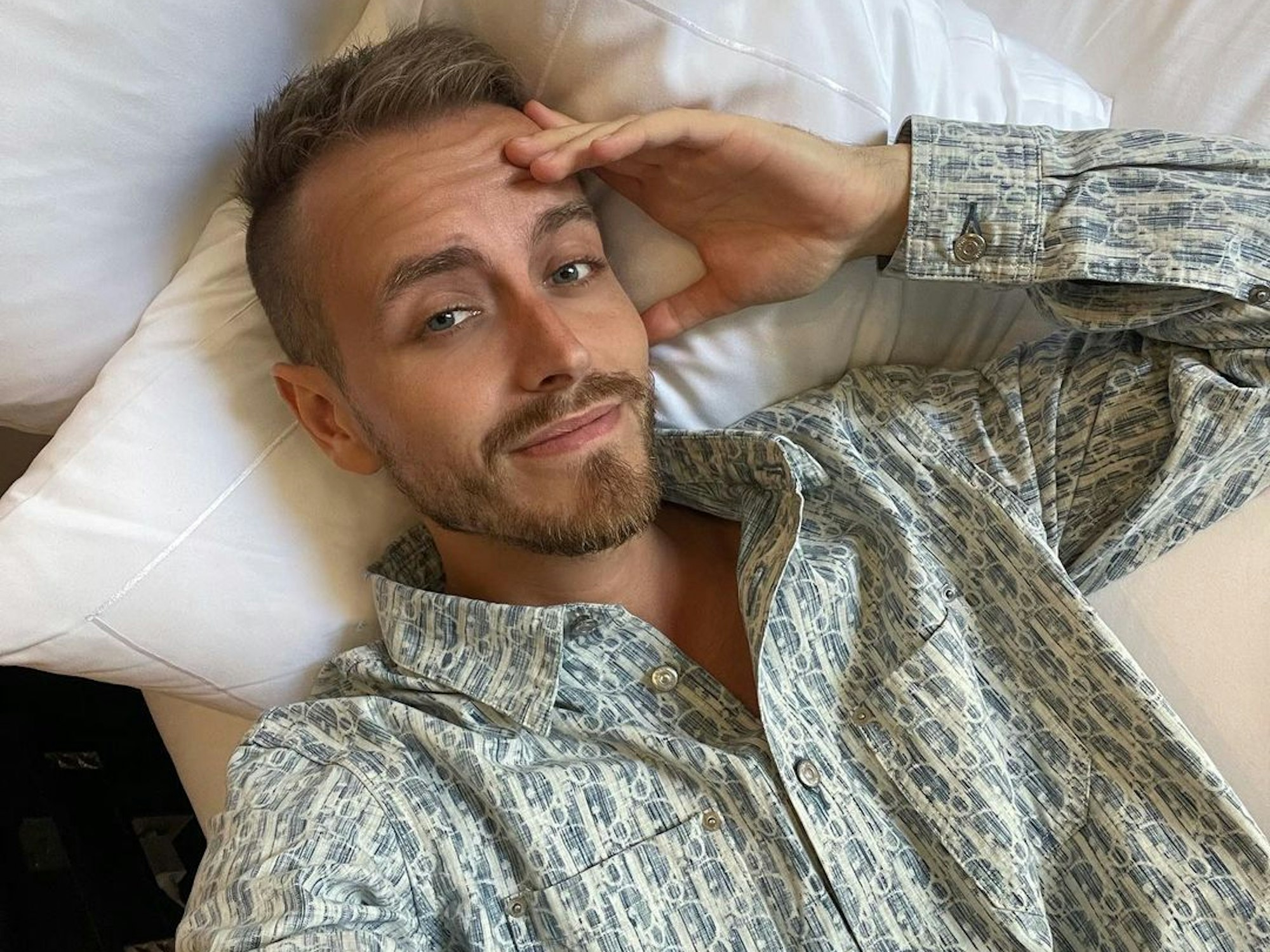 Julian Claßen, hier auf einem Instagram-Selfie vom Mai 2022, schockiert seine Fans mit extrem teurem Outfit.