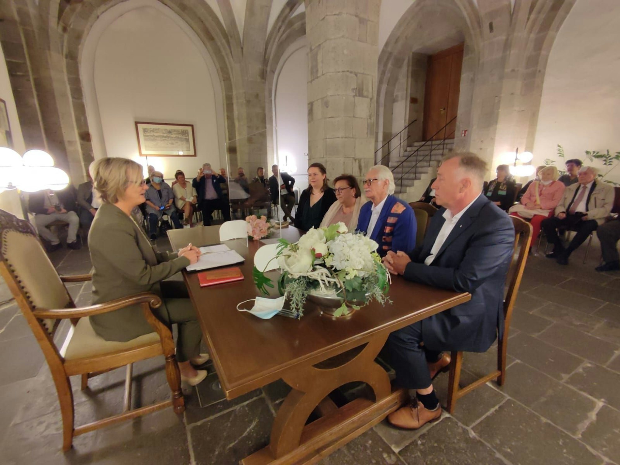 Bild von der Zeremonie: Hans Süper hat in Köln seine Frau Lydia geheiratet.