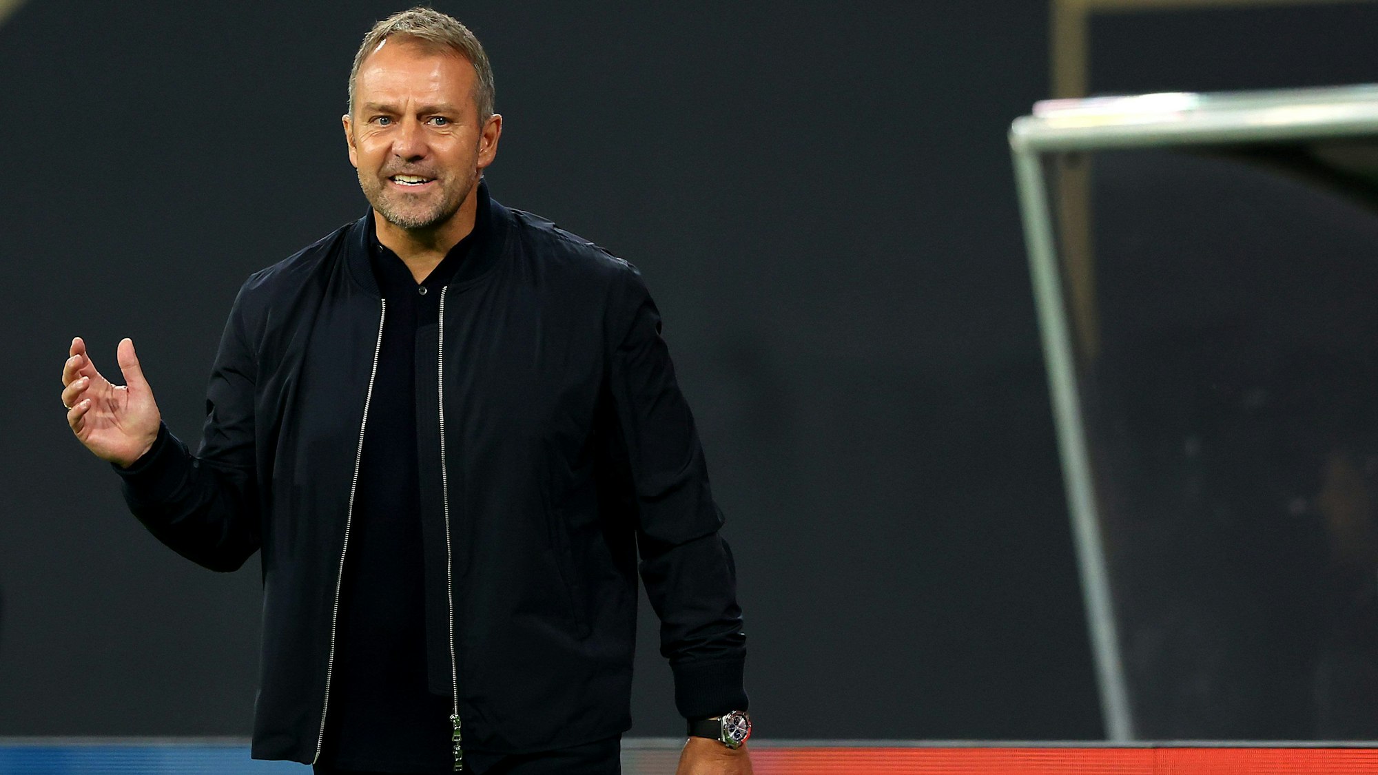 Hansi Flick an der Seitenlinie gegen Ungarn.