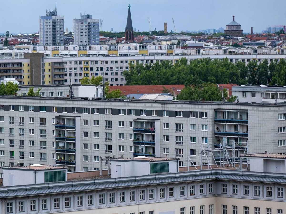 Das Foto zeigt zahlreiche Wohnhäuser in Berlin.