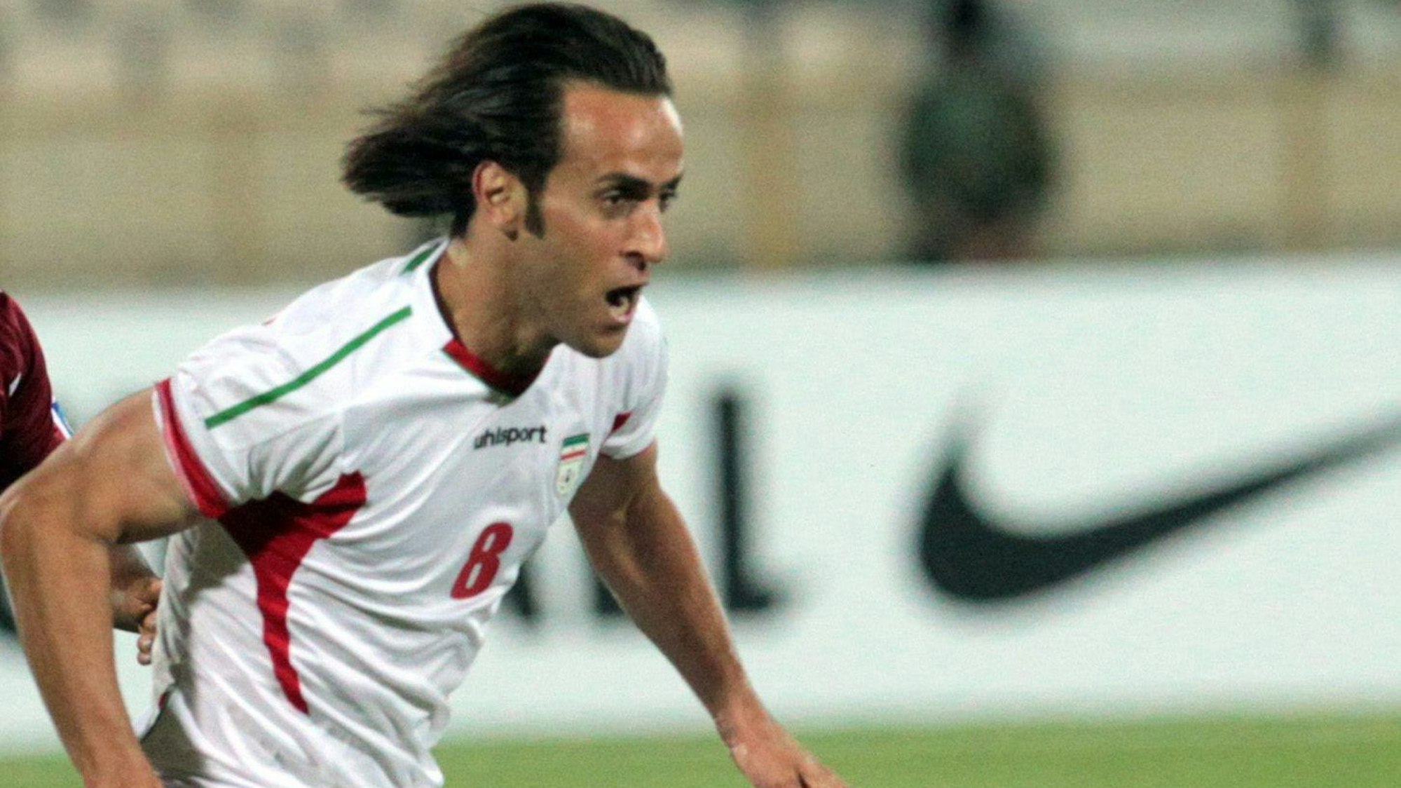 Irans Ali Karimi in Aktion während des Qualifikationsspiels gegen Katar zur FIFA Fussball-Weltmeisterschaft 2014 im Azadi-Stadion in Teheran