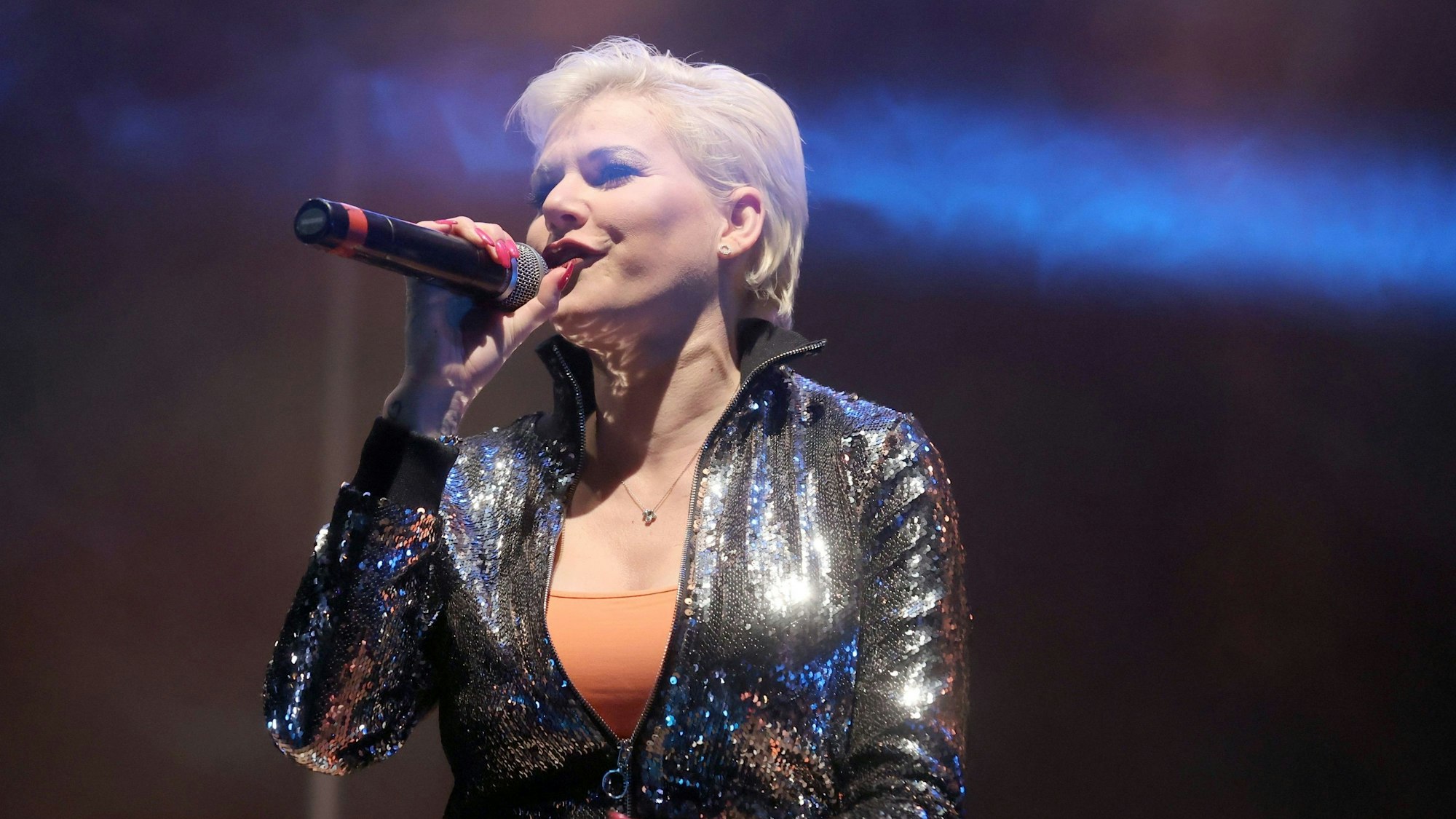 Ballermann-Sängerin Melanie Müller auf der Bühne am 9. Mai 2020.