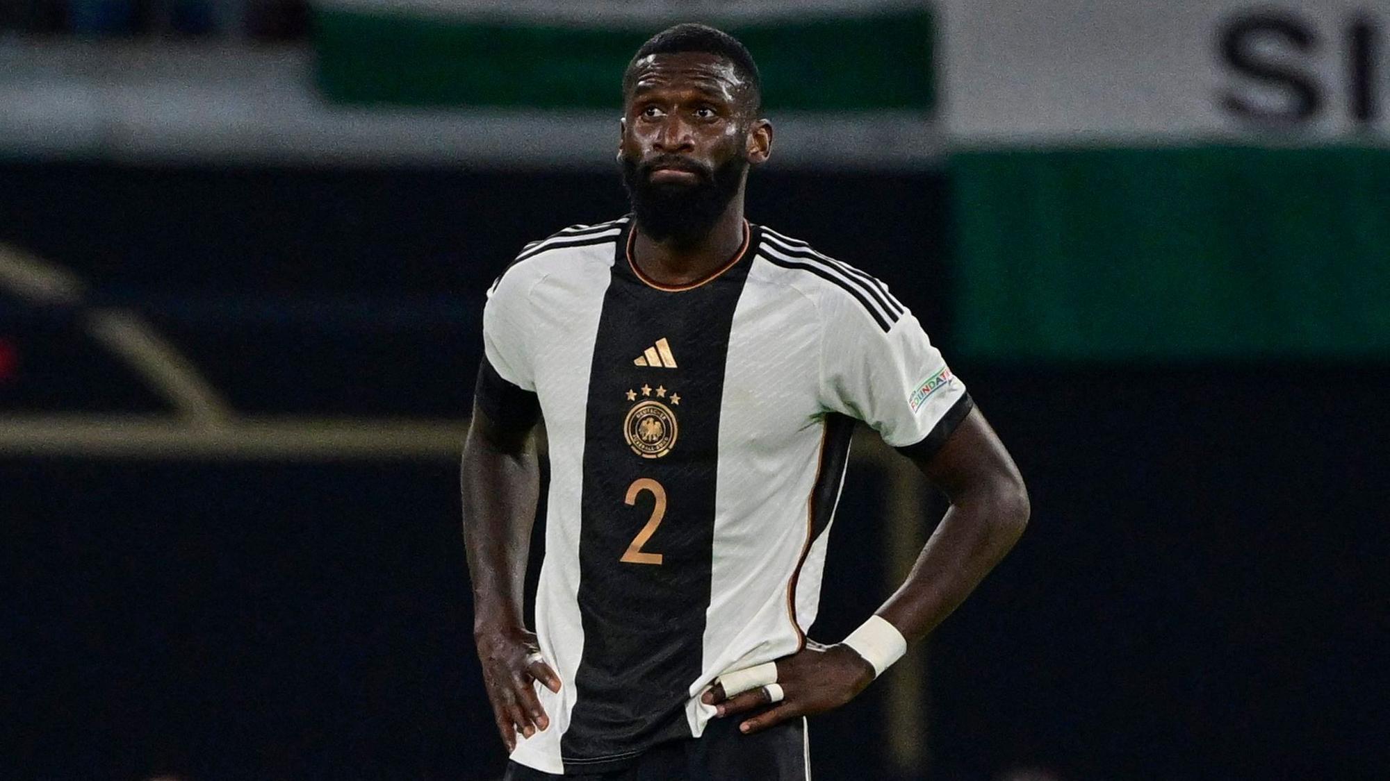 Antonio Rüdiger schaut frustriert.