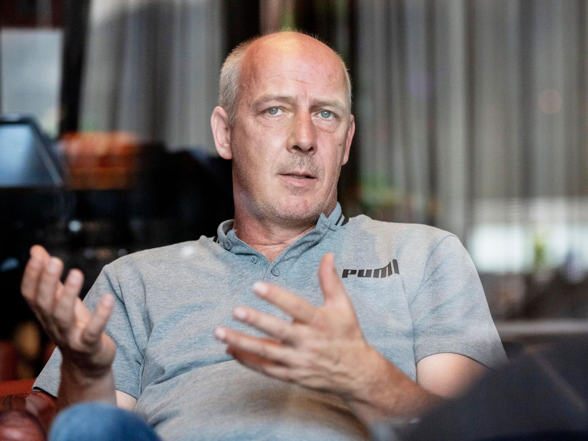 Mario Basler, ehemaliger Fußballprofi, nimmt an einem Interviewtermin mit der Deutschen Presse-Agentur teil.