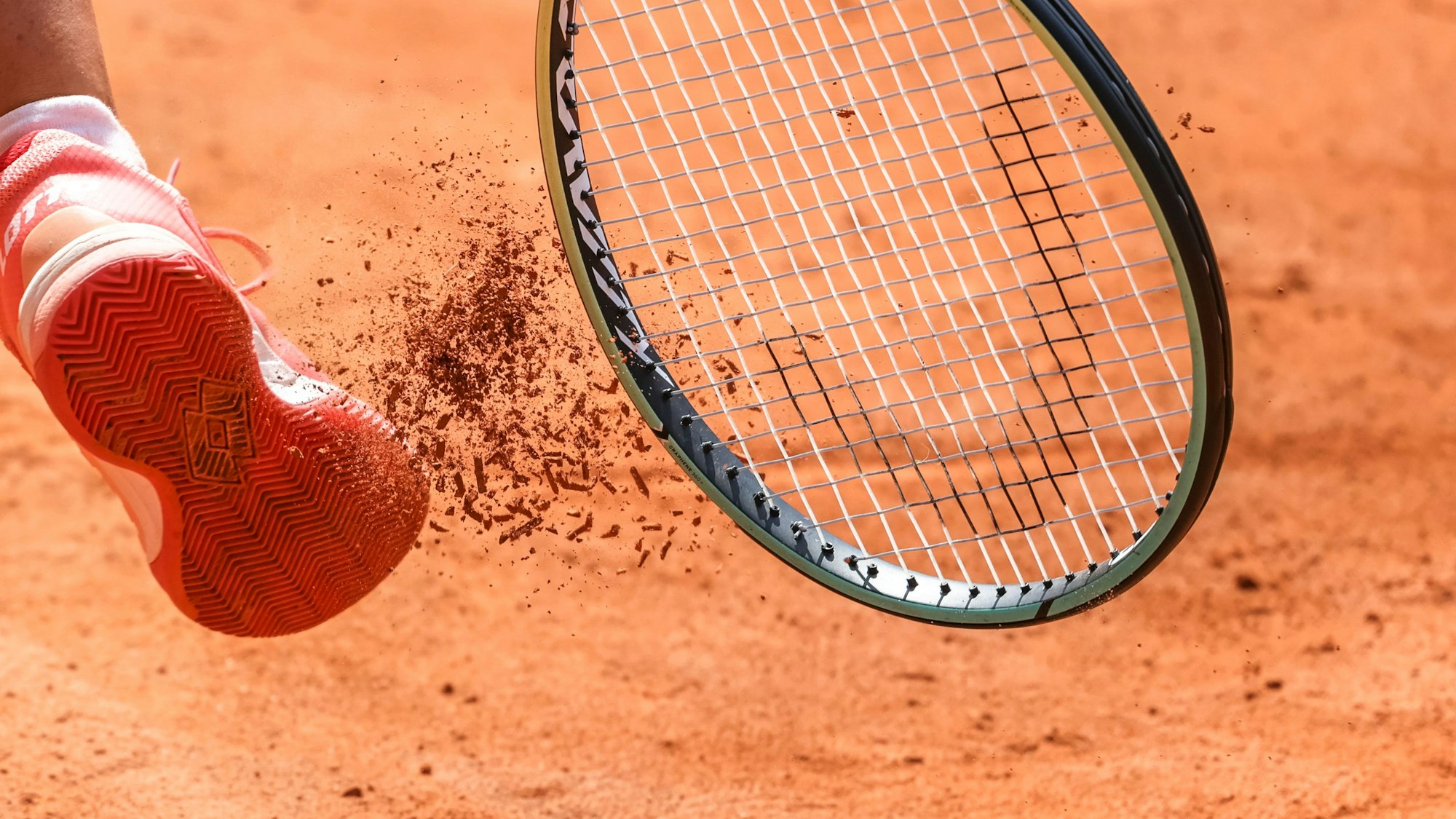 Das Symbolbild ist bei einer WTA-Tour im Juli 2022 aufgenommen und zeigt einen Tennis-Schläger.