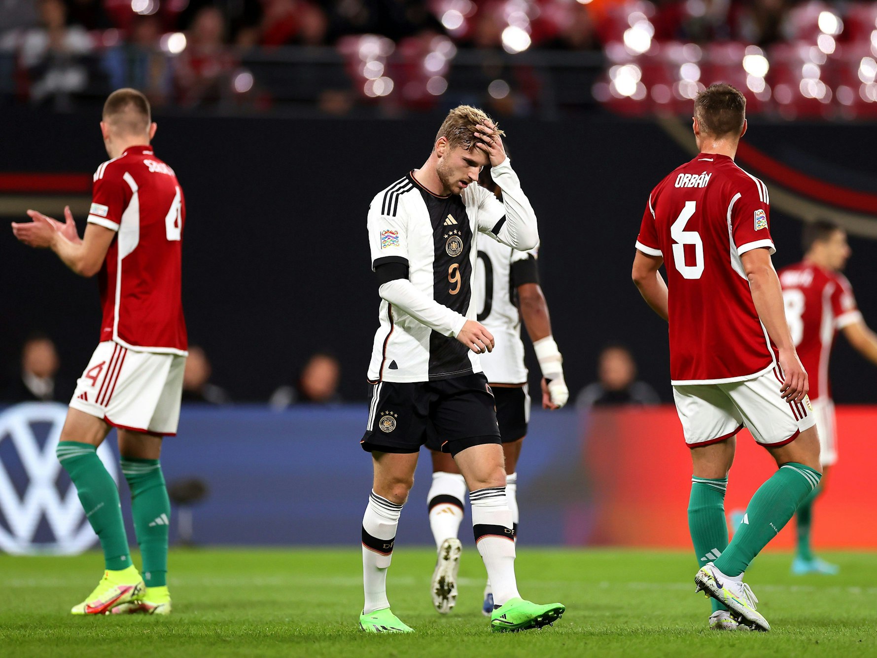Timo Werner rauft sich die Haare.
