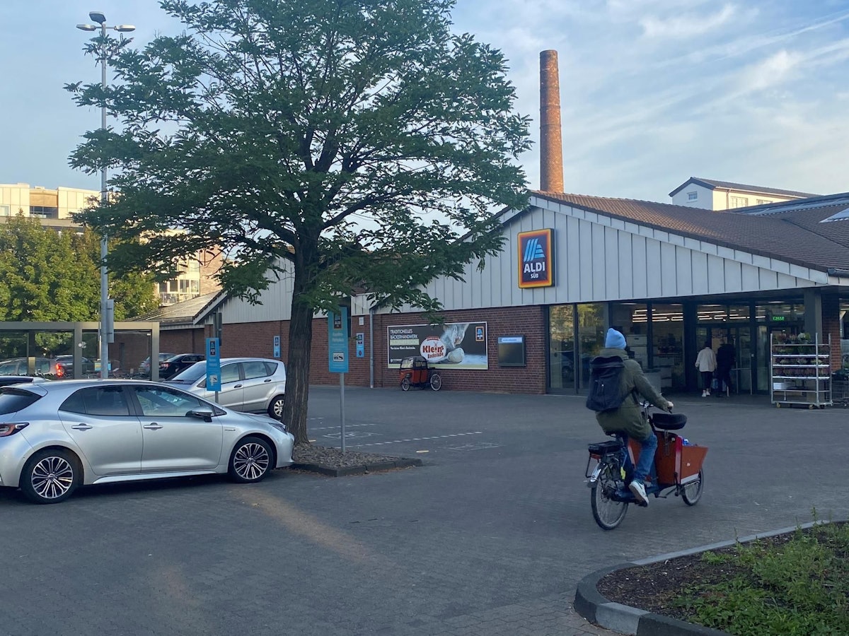 Die Aldi-Filiale Grüner Weg in Köln-Ehrenfeld: An dieser Stelle entsteht ein Neubau.