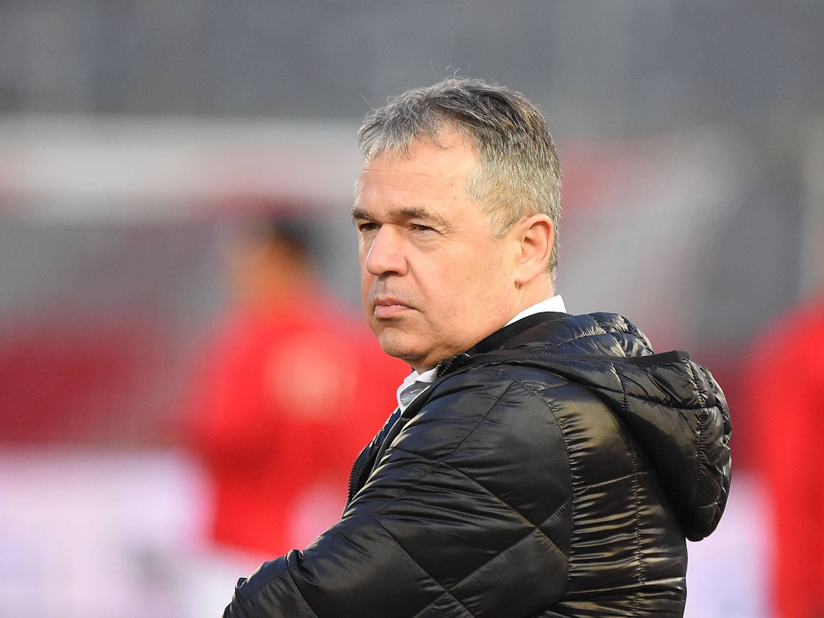 Andreas Rettig schaut angespannt.