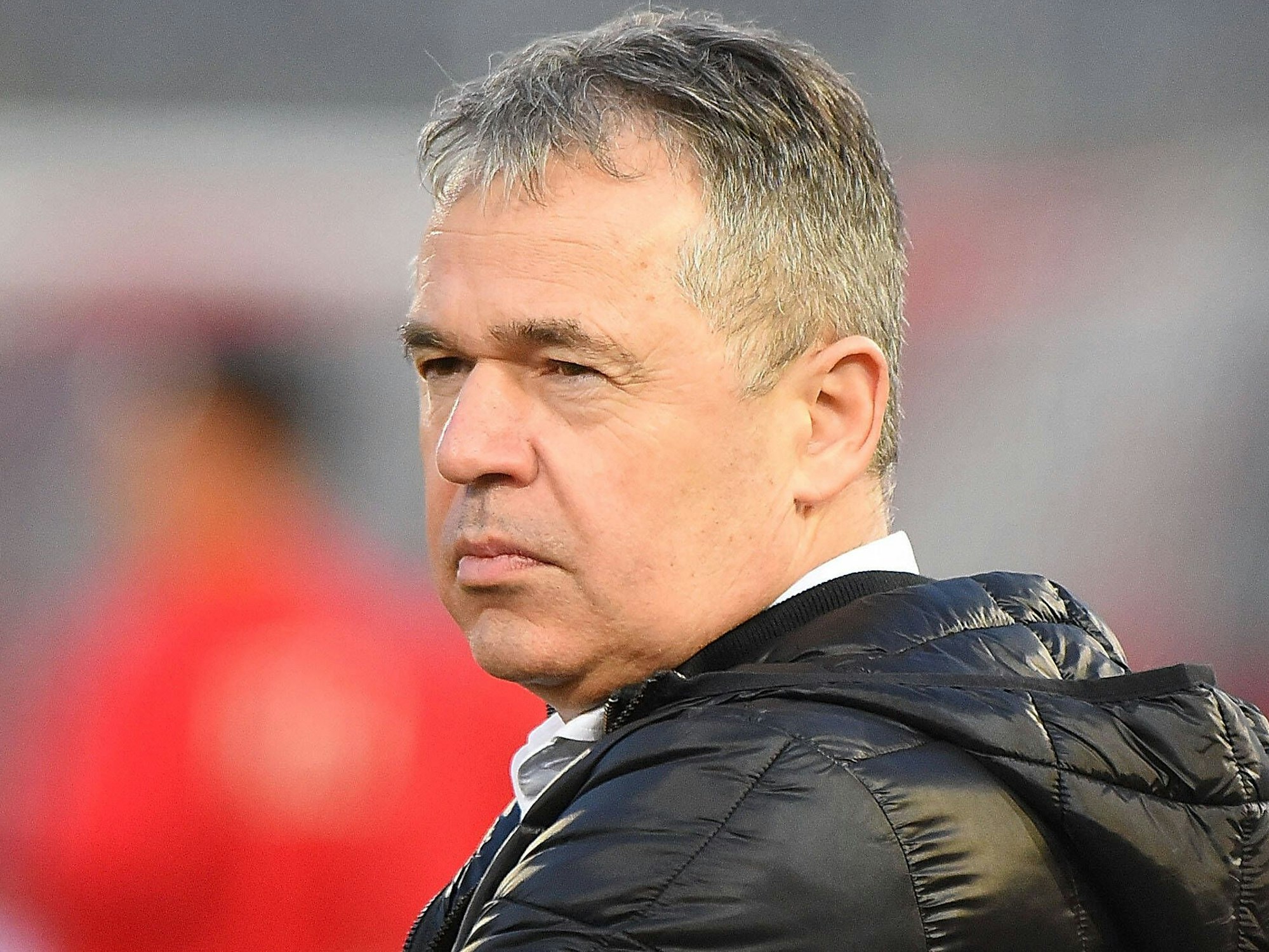 Andreas Rettig schaut angespannt.