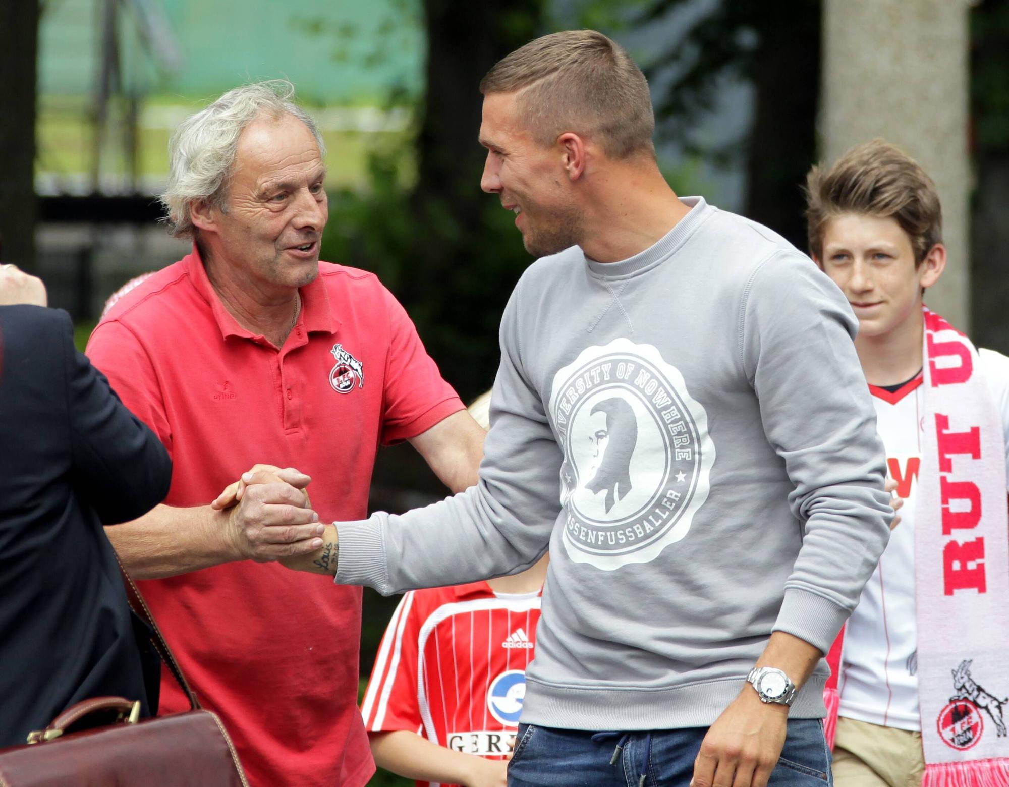 Lukas Podolski und Hansi am Geißbockheim.