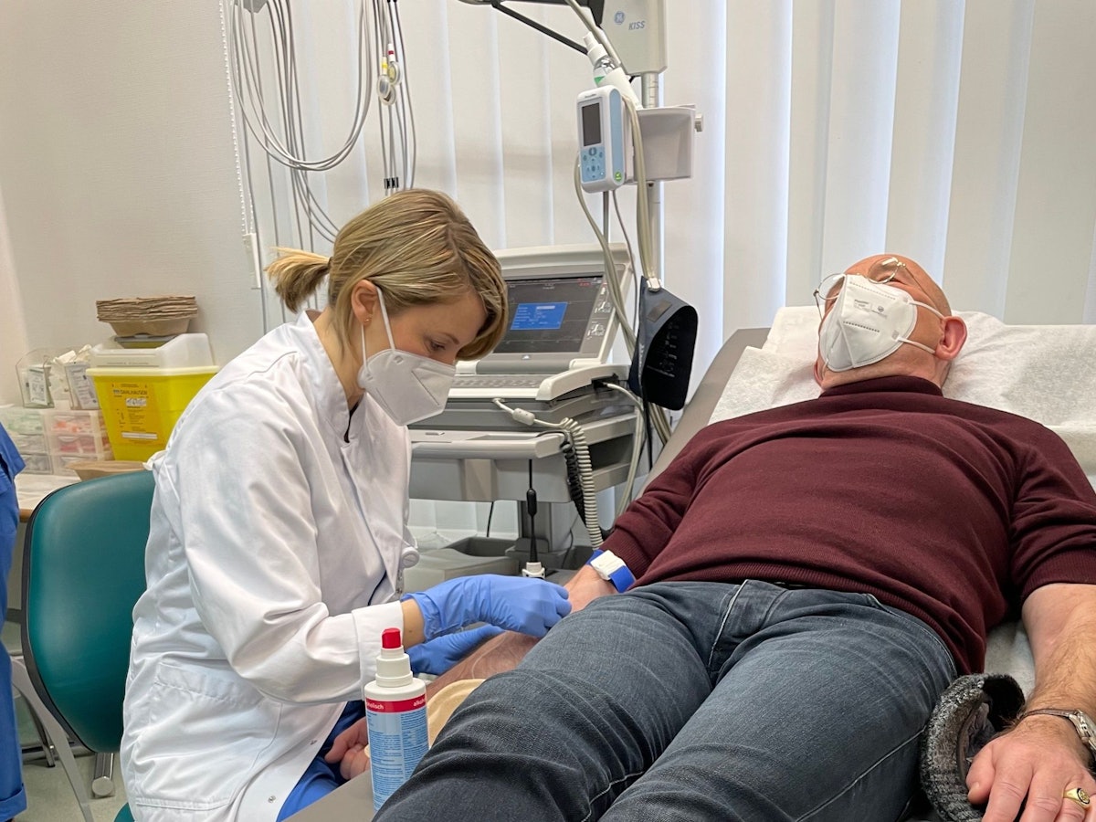 Horst Lichter bei einem Check-up in der Klinik.