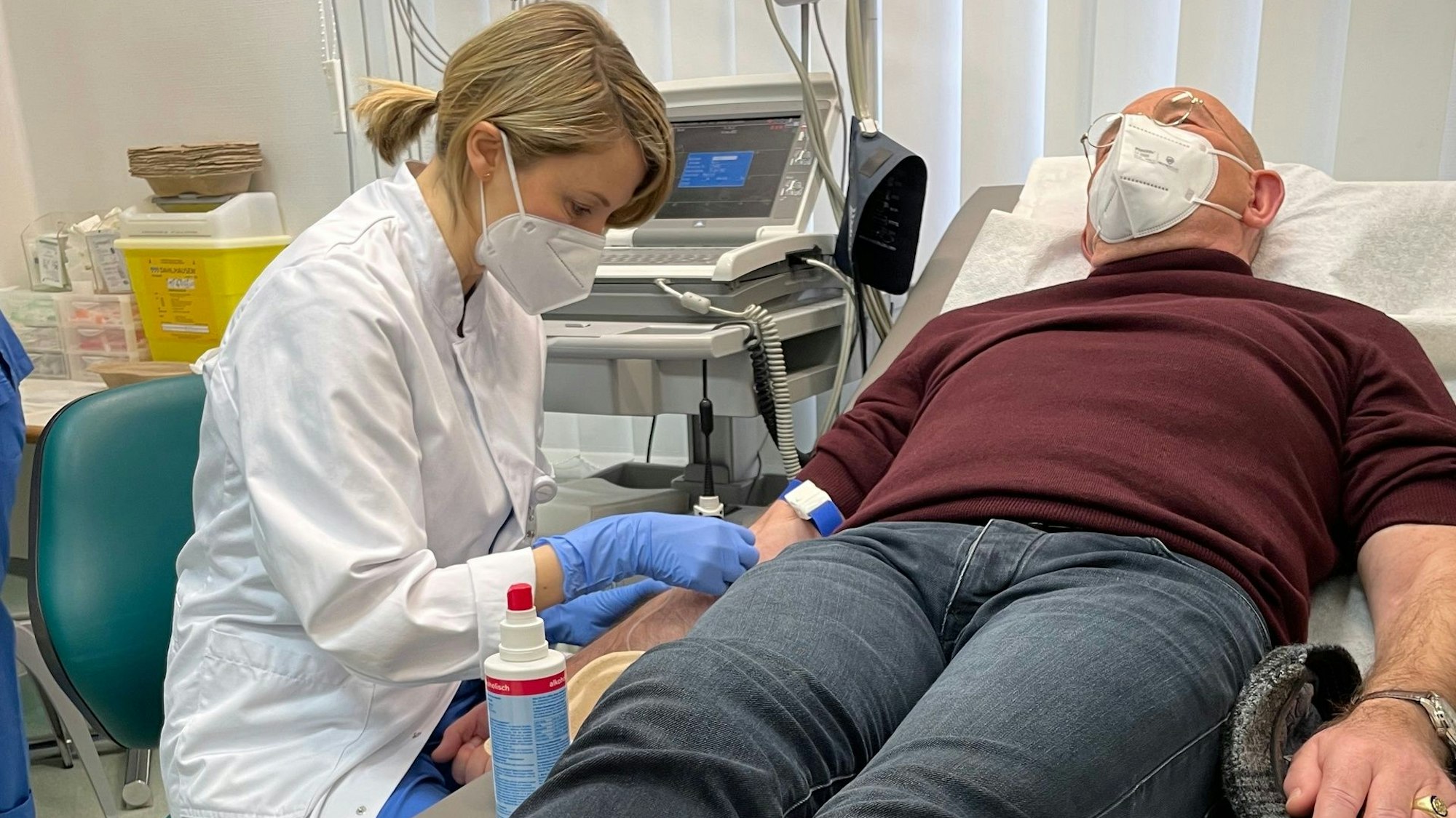 Horst Lichter bei einem Check-up in der Klinik.