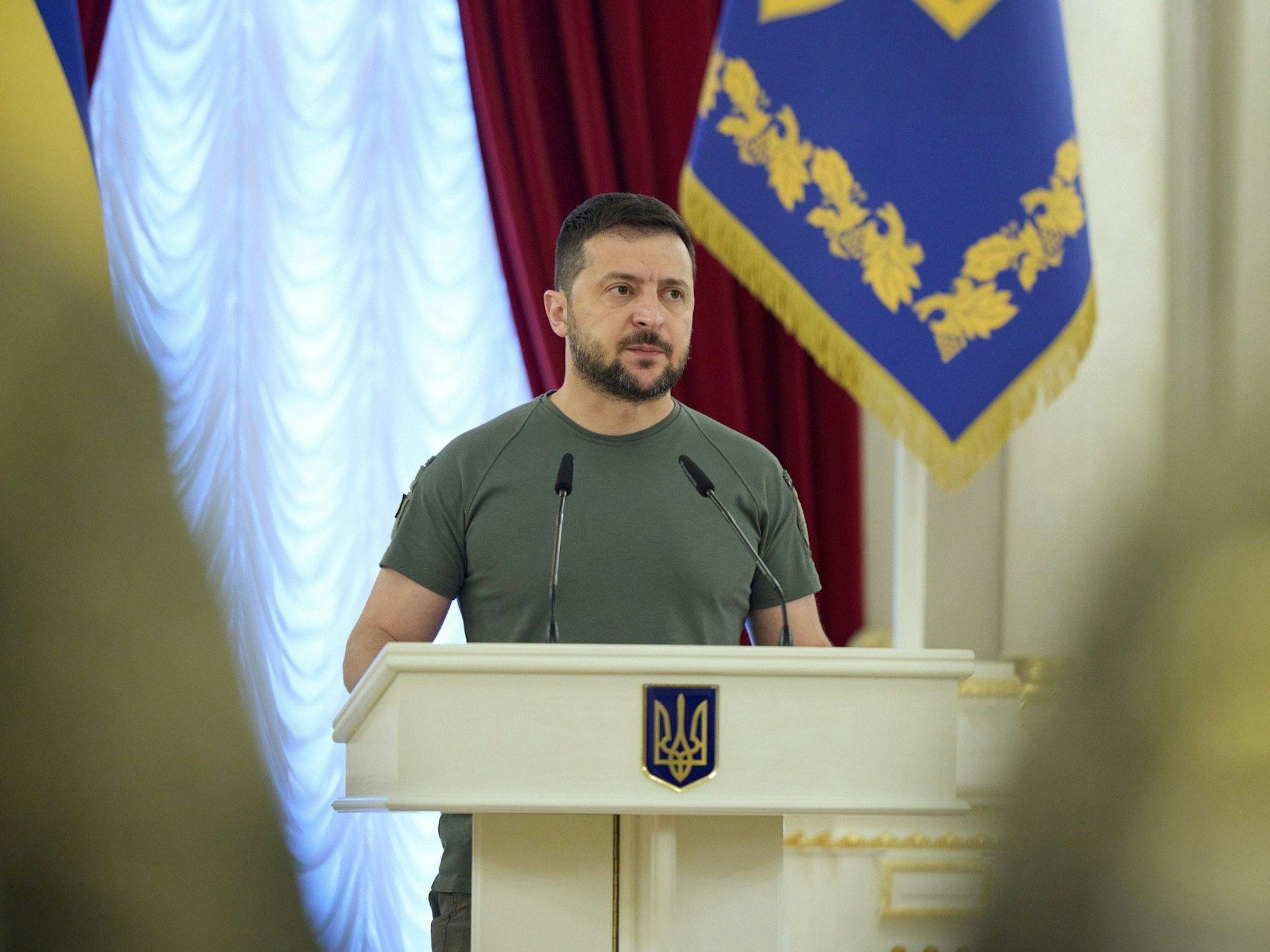 24.09.2022: Wolodymyr Selenskyj, Präsident der Ukraine, hält eine Rede während einer Ordensverleihung an Soldaten, die mit dem Titel „Held der Ukraine“ ausgezeichnet werden.