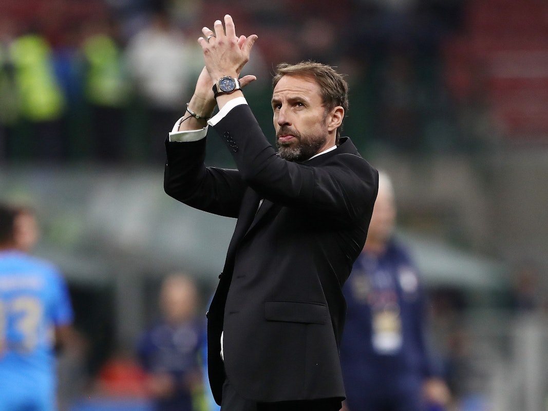 Gareth Southgate, Englands Trainer, applaudiert den Fans.