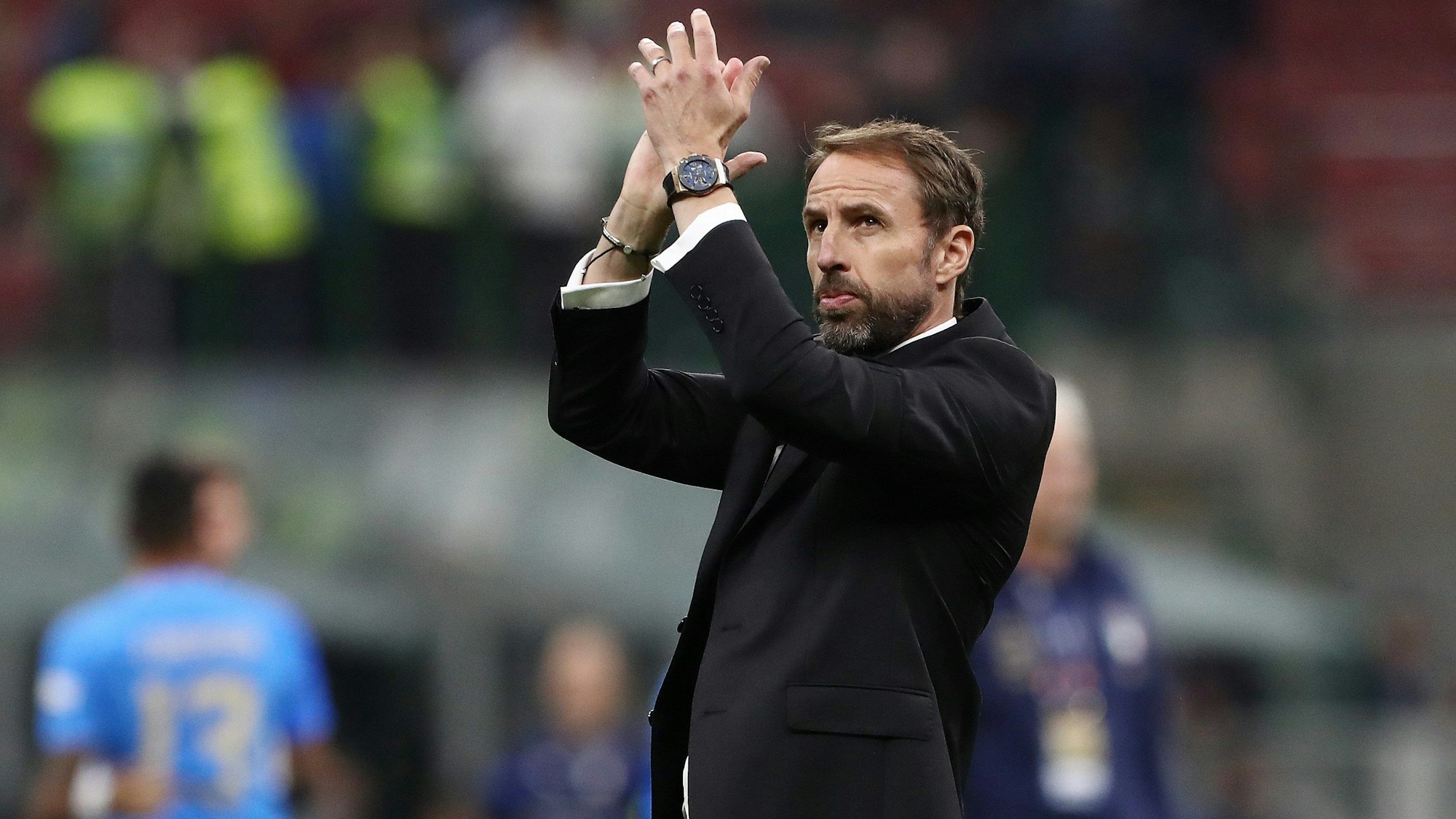 Gareth Southgate, Englands Trainer, applaudiert den Fans.