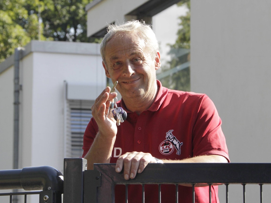 Hansi Dentinger lächelt in die Kamera.