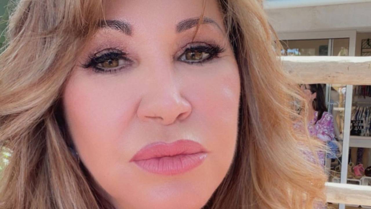 Carmen Geiss, hier auf einem Instagram-Selfie vom Juli 2022, posiert auf ihrem Instagram-Account im Dirndl.