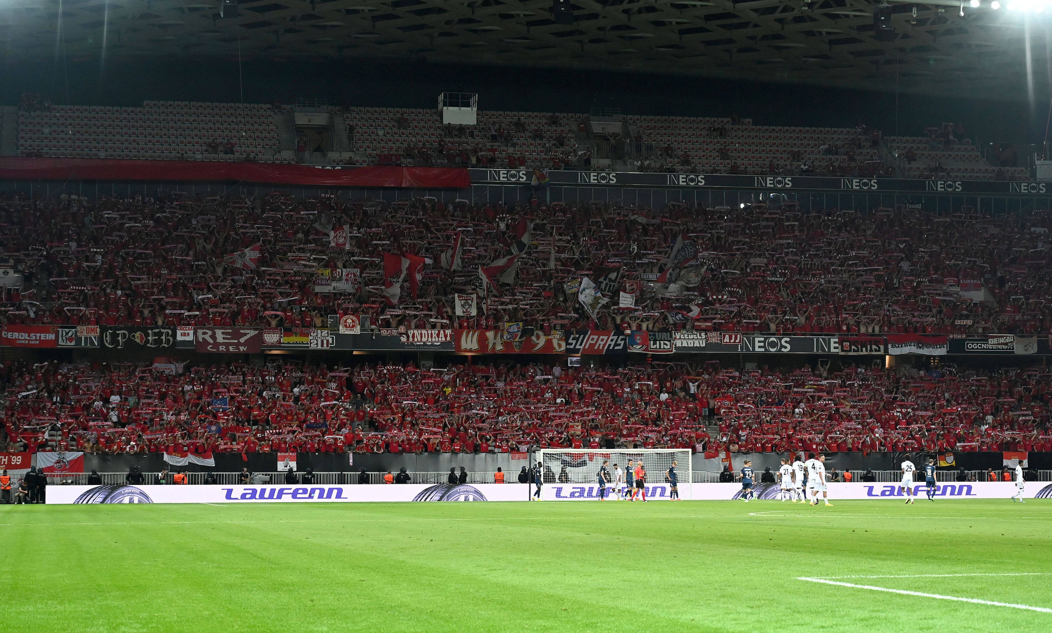 Die Fans des 1. FC Köln am 8. September 2022 im Stade de Nice beim Auswärtsspiel gegen OGC Nizza.