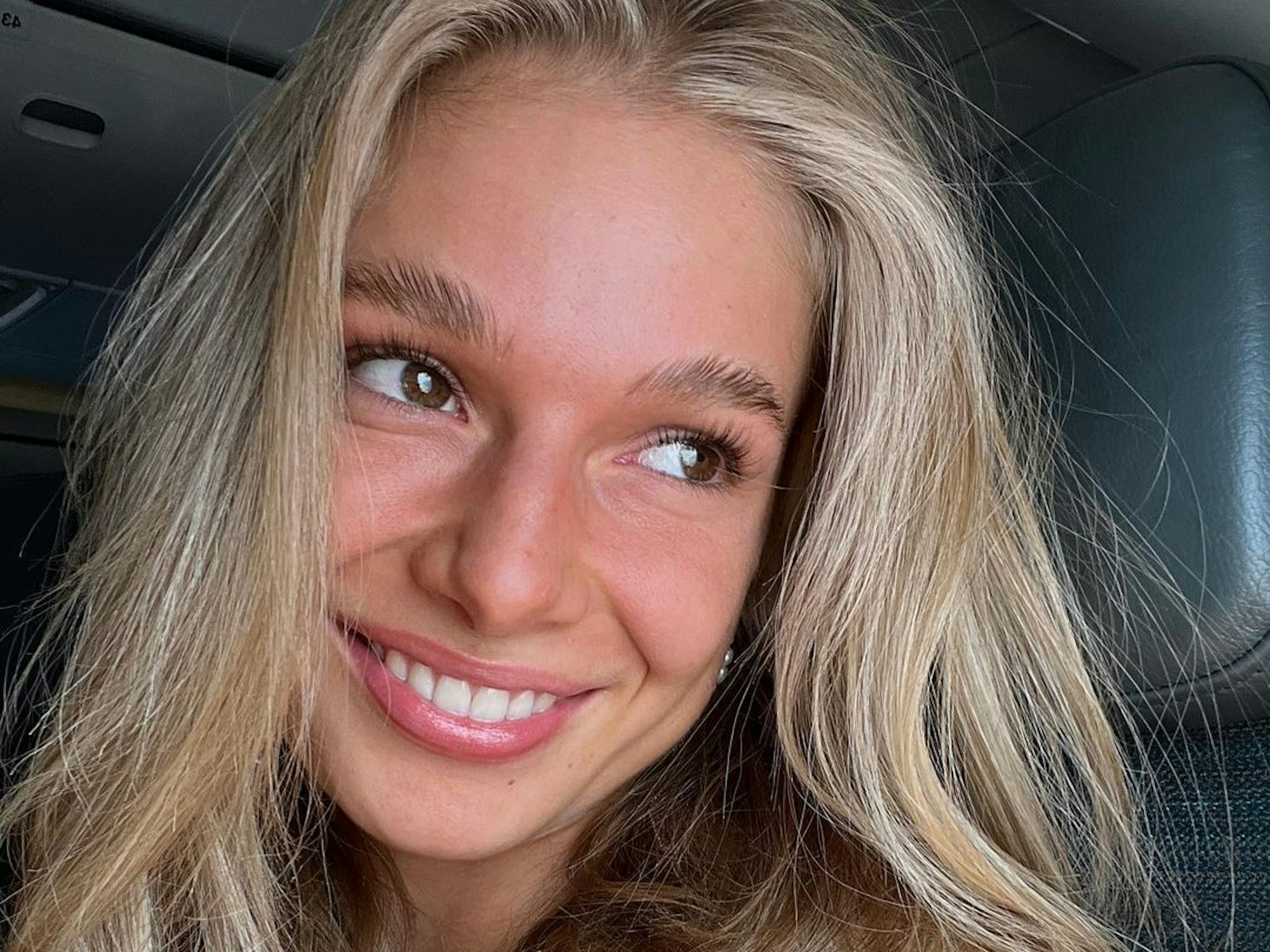 Lola Weippert, hier auf einem Instagram-Selfie vom August 2022, teilt freizügige Schnappschüsse mit ihren Fans.