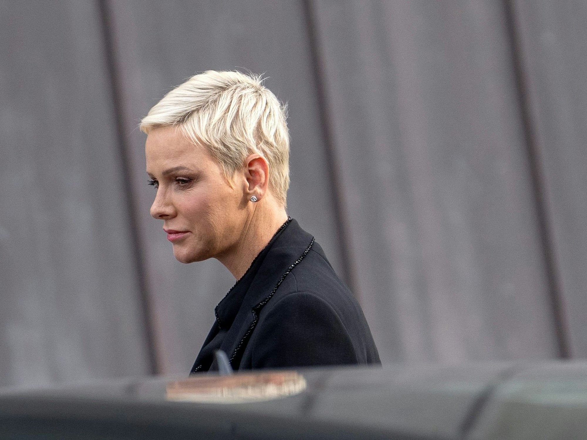 Fürstin Charlène von Monaco zeigte sich ungewohnt freizügig bei einer Veranstaltung. Hier ist sie bei einer Eröffnung einer Ausstellung in Norwegen im Juni 2022 zu sehen.