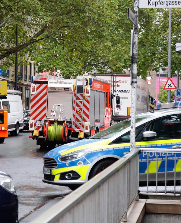 Polizei und Feuerwehr sind am Montagnachmittag (26. September 2022) am Appellhofplatz im Einsatz.