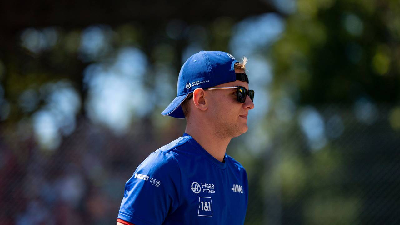Mick Schumacher vom Haas F1 Team während der Fahrerparade in Monza.