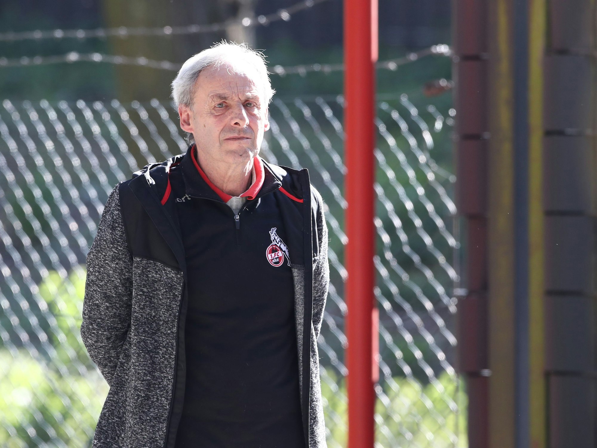 Hansi Dentinger am Geißbockheim.