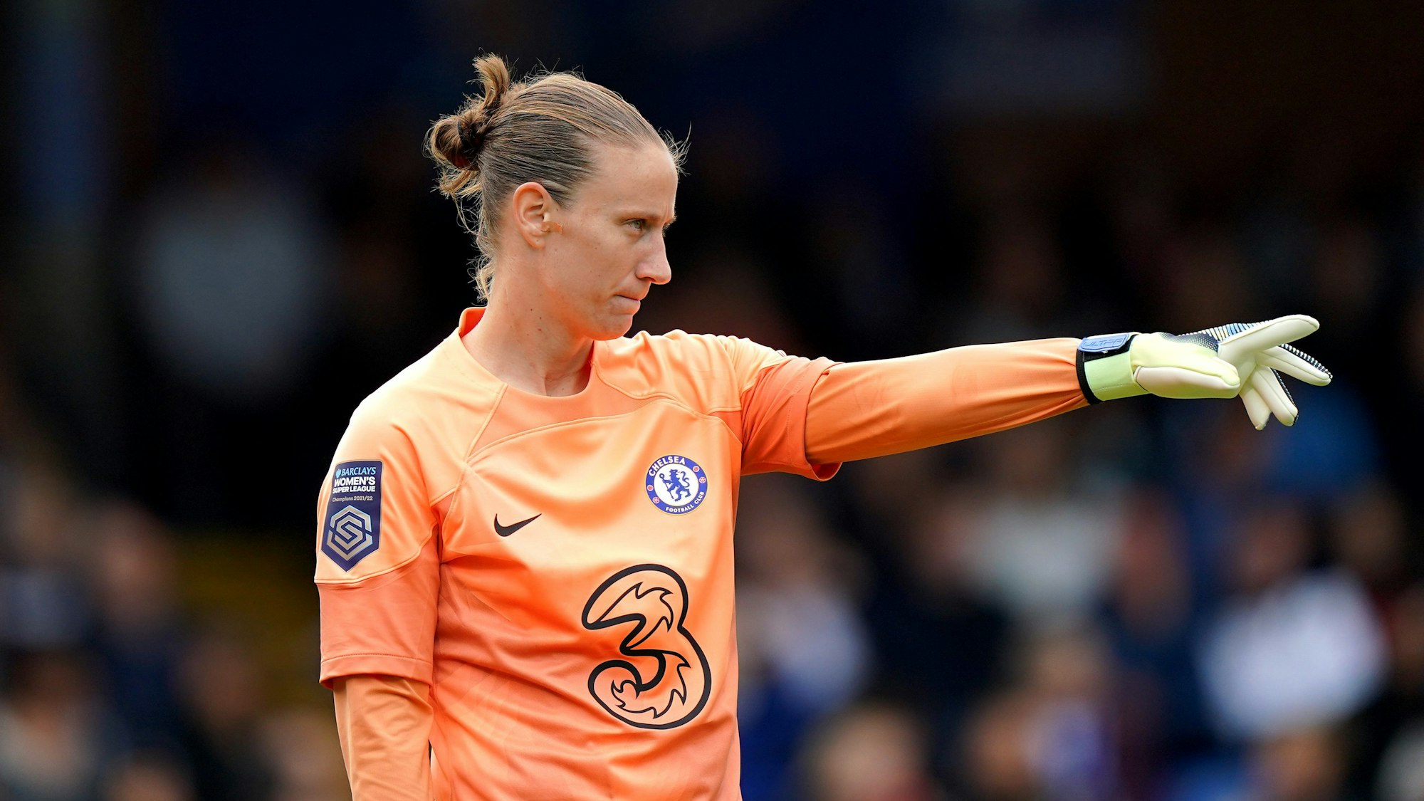 Deutschlands Nationaltorhüterin Ann-Katrin Berger ist nach ihrer erneuten Krebsdiagnose mit starken Paraden und einem Sieg auf den Fußballplatz zurückgekehrt.