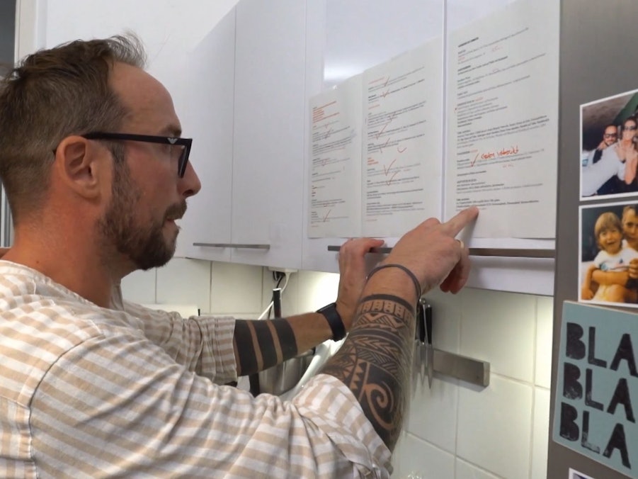 Dan gerät bei „Das perfekte Dinner“ in immer größere Zeitnot.