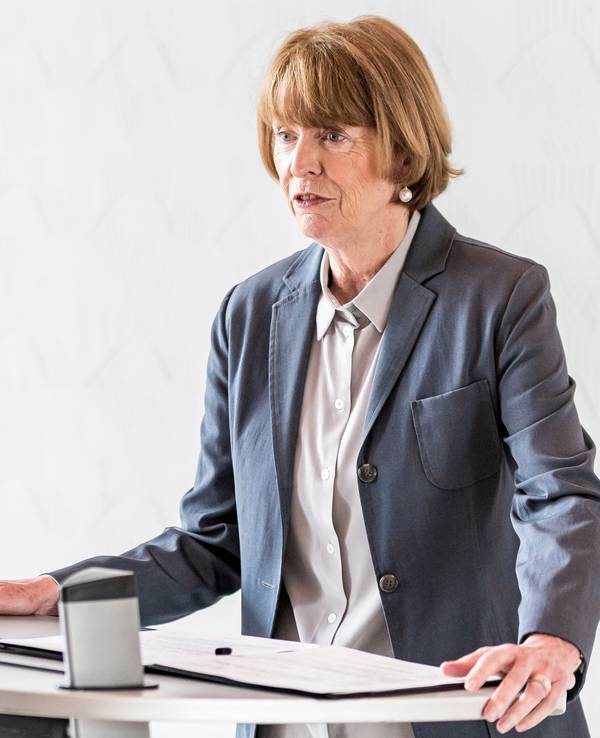 Kölns Oberbürgermeisterin Henriette Reker spricht am 3. Juni 2022 im Muschelsaal des Historischen Rathauses zu Köln. Die 65-Jährige hat sich für ein schnelles Ende der Gasumlage ausgesprochen.