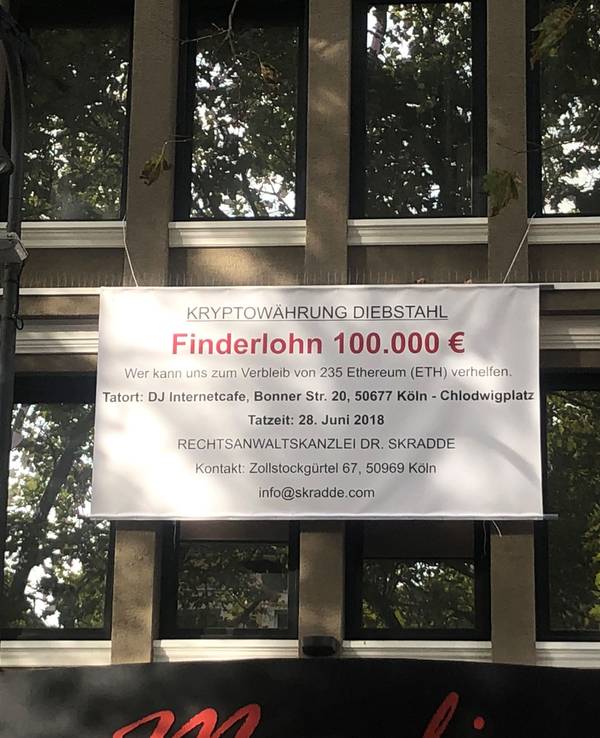 Mithilfe eines Plakats am Chlodwigplatz in Köln sucht ein Mann aus Köln Zeuginnen und Zeugen für einen interessanten Kryptowährungs-Diebstahl.