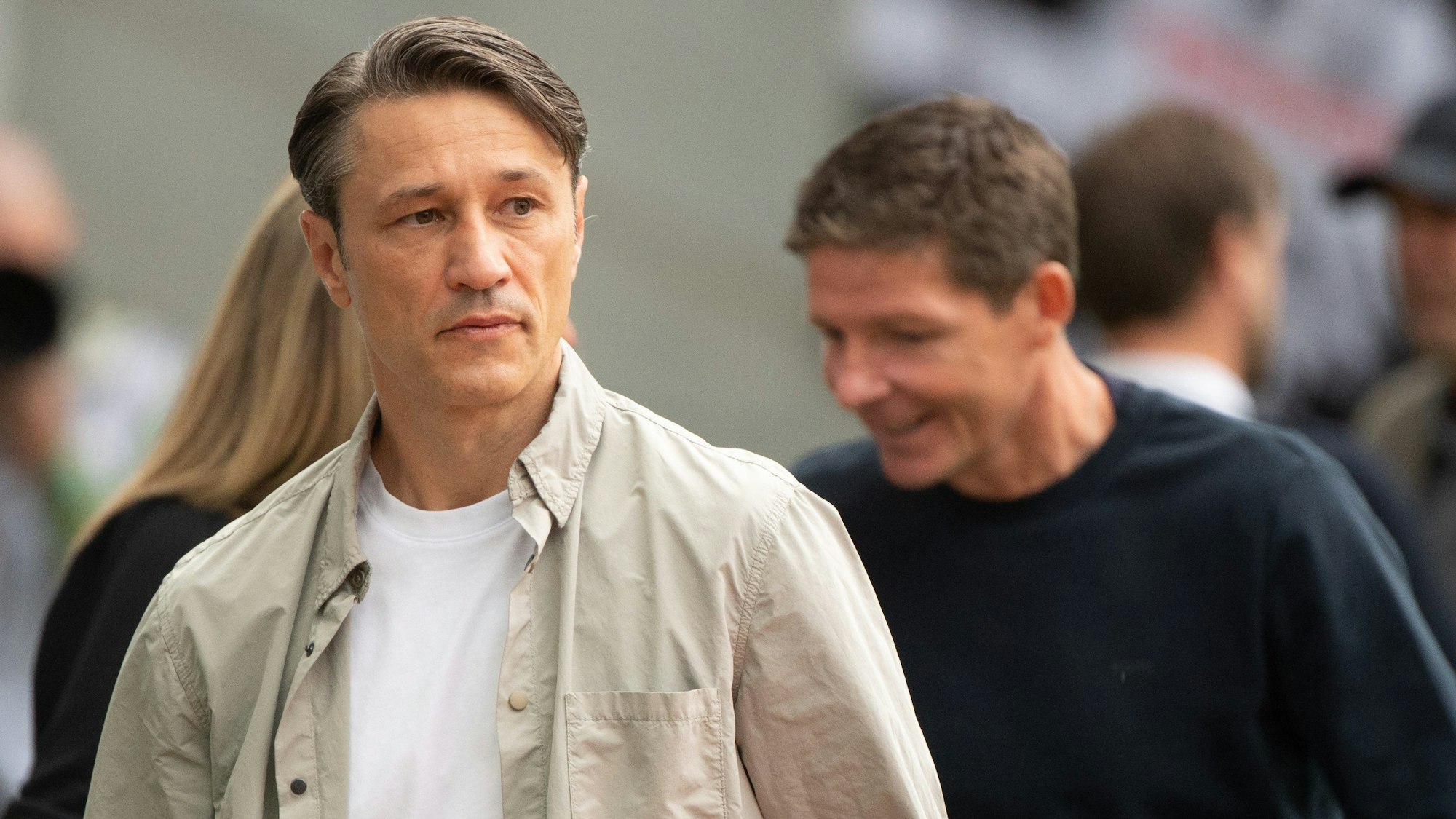 Niko Kovac steht vor dem Spiel des VfL Wolfsburg bei Eintracht Frankfurt im Stadion