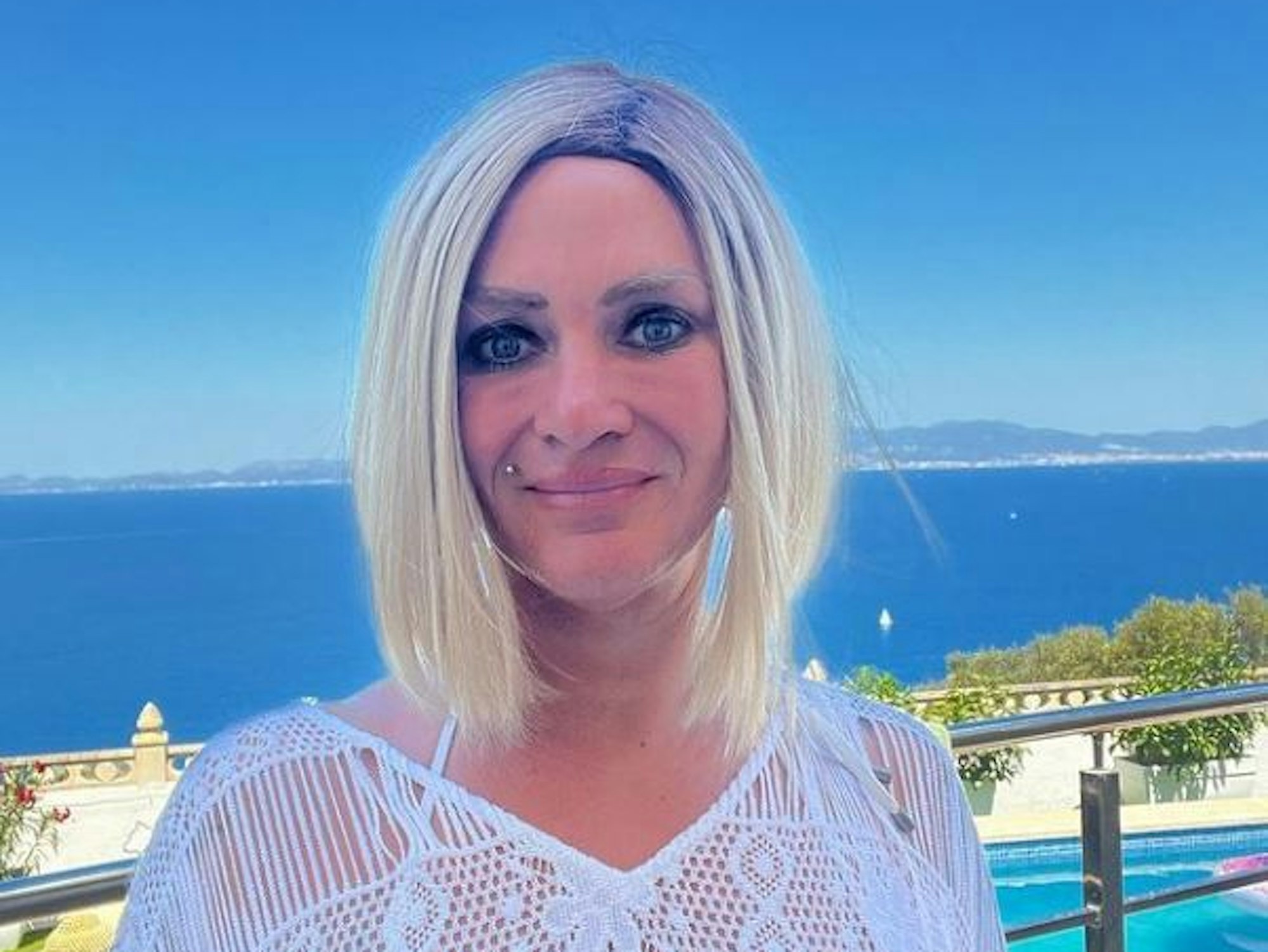 Caro Robens lächelt auf einem Selfie.