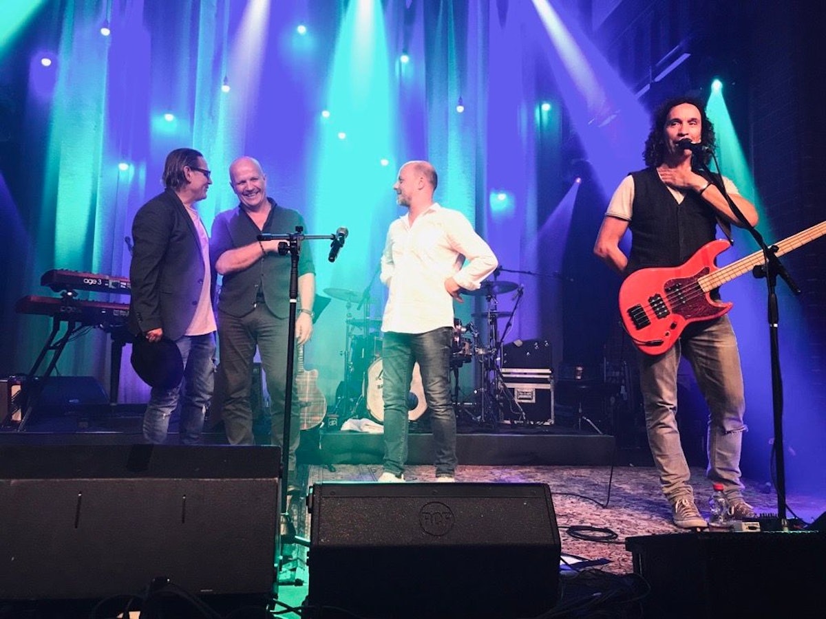 Brings ohne Sänger Peter auf der Bühne.