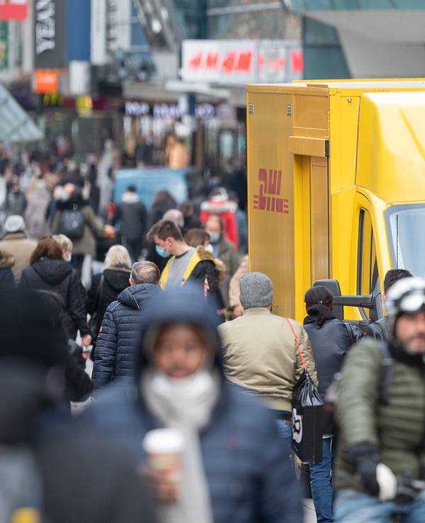 Das Paket sei ins Lieferfahrzeug geladen worden – dennoch kommt es nie an. Hier ein Archivfoto von einem DHL-Lieferwagen.