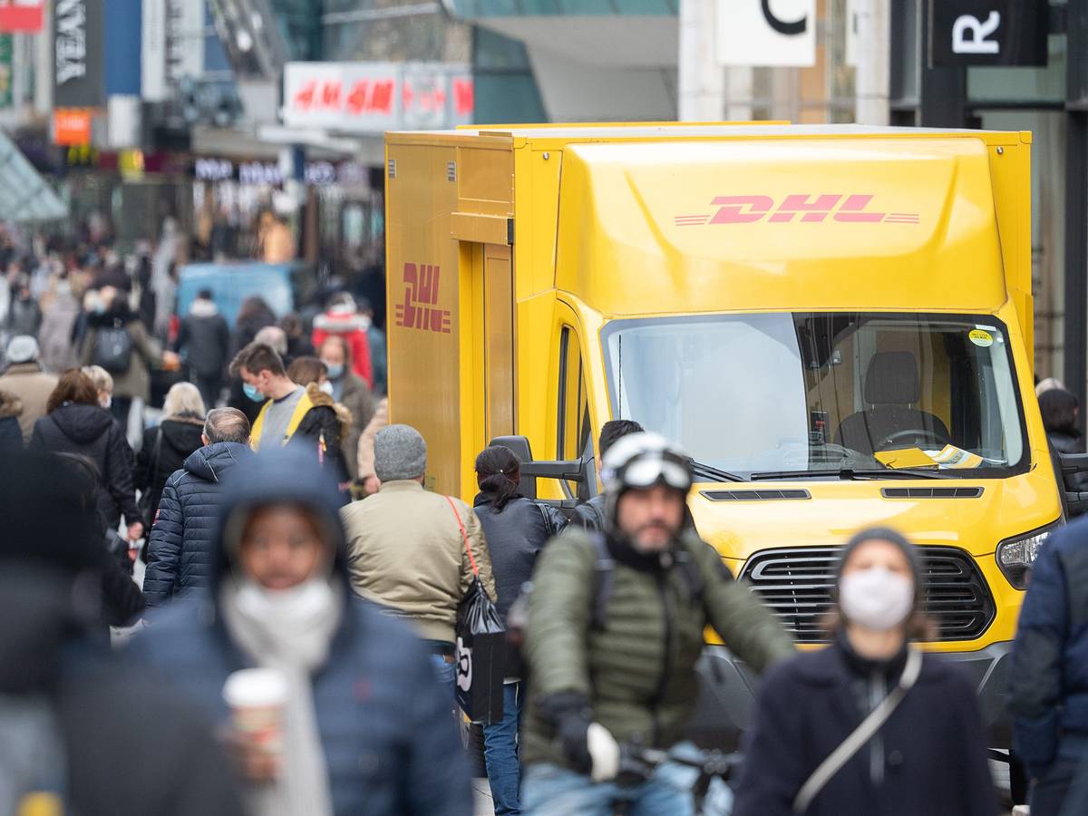 Das Paket sei ins Lieferfahrzeug geladen worden – dennoch kommt es nie an. Hier ein Archivfoto von einem DHL-Lieferwagen.