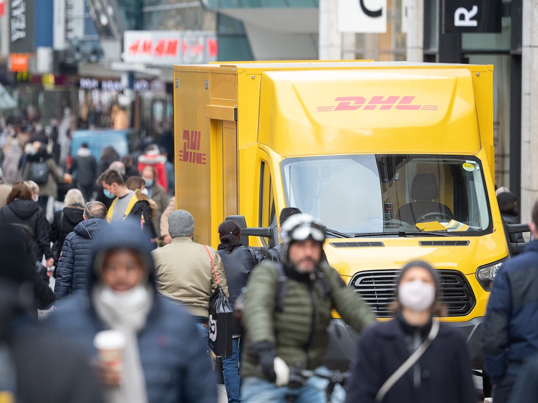 Das Paket sei ins Lieferfahrzeug geladen worden – dennoch kommt es nie an. Hier ein Archivfoto von einem DHL-Lieferwagen.